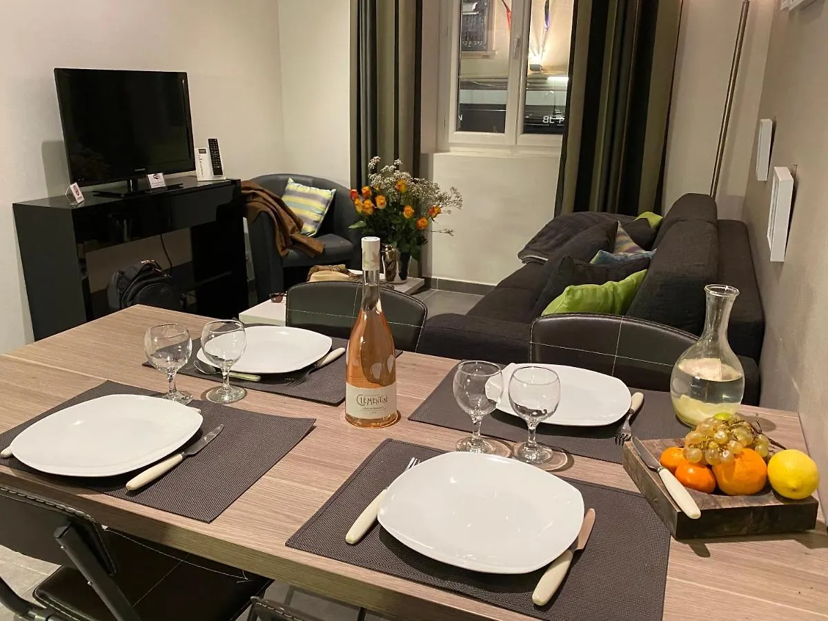 Cannes City Suites 0*,