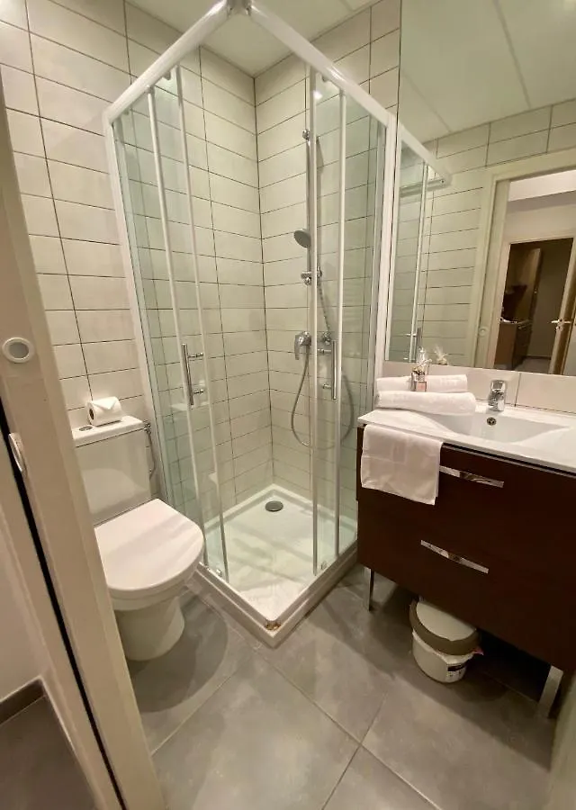 Cannes City Suites 0*,